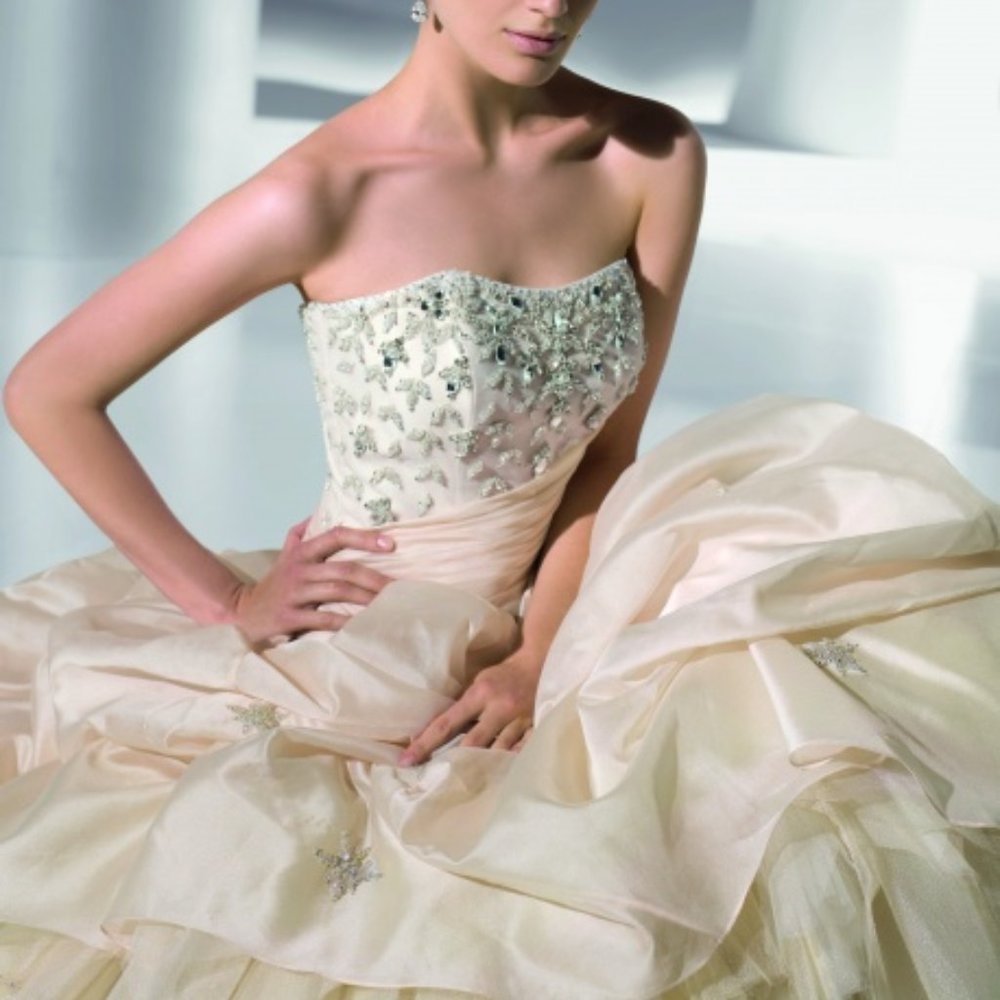 Demetrios Wedding Gown Style GR180-NEW- size 8